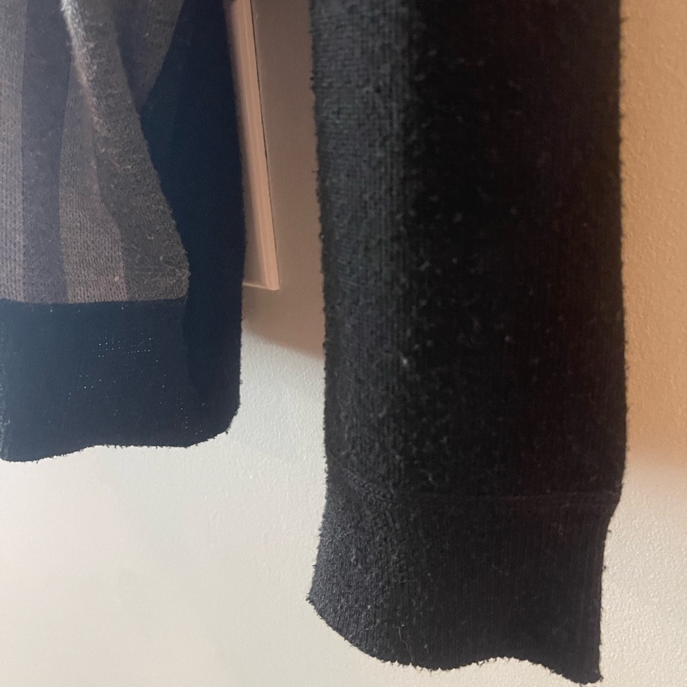 Vroom & Dreesman Black and Gray Crewneck Sweater - Picture 4 of 6